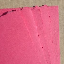 Papier artisanal fait main couleur Framboise