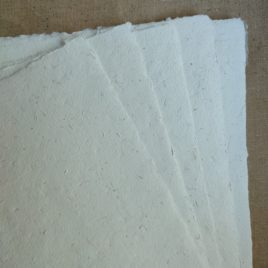 Papier avec paille de chanvre